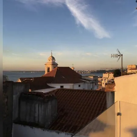 Cosy Alfama Hideout - With Rooftop Terrace-3